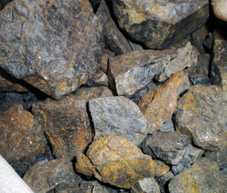 Coltan ore 37,5% for sale 100 t/m