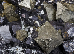 Magnetite ore Fe 50% 50,000MT in Zimbabwe