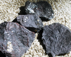 Offering iron ore 64% from owner